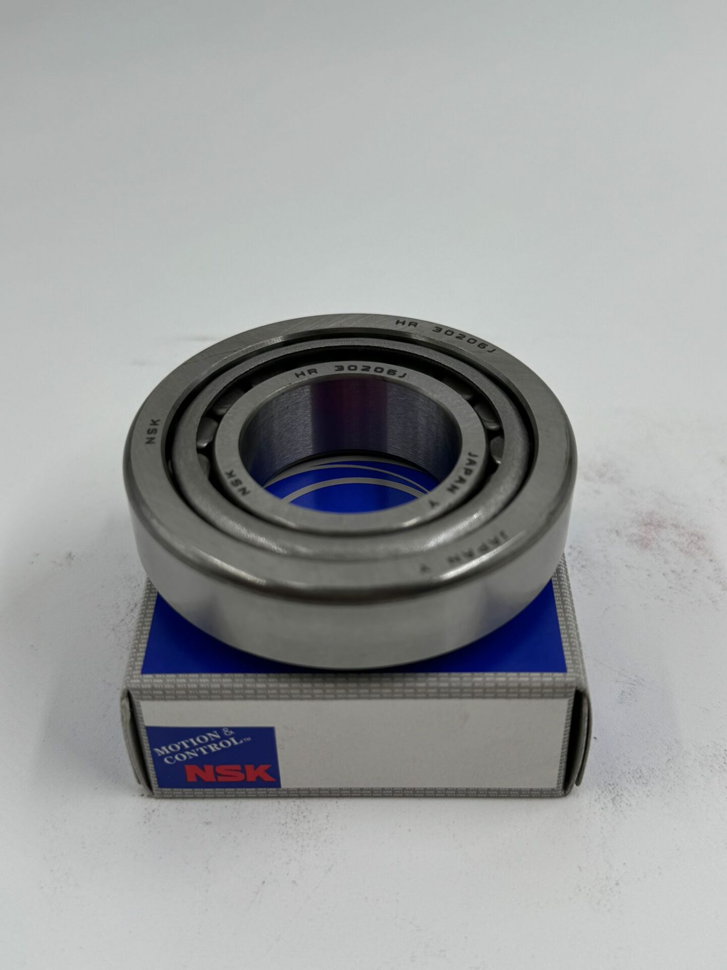 Rulment HR30206J NSK